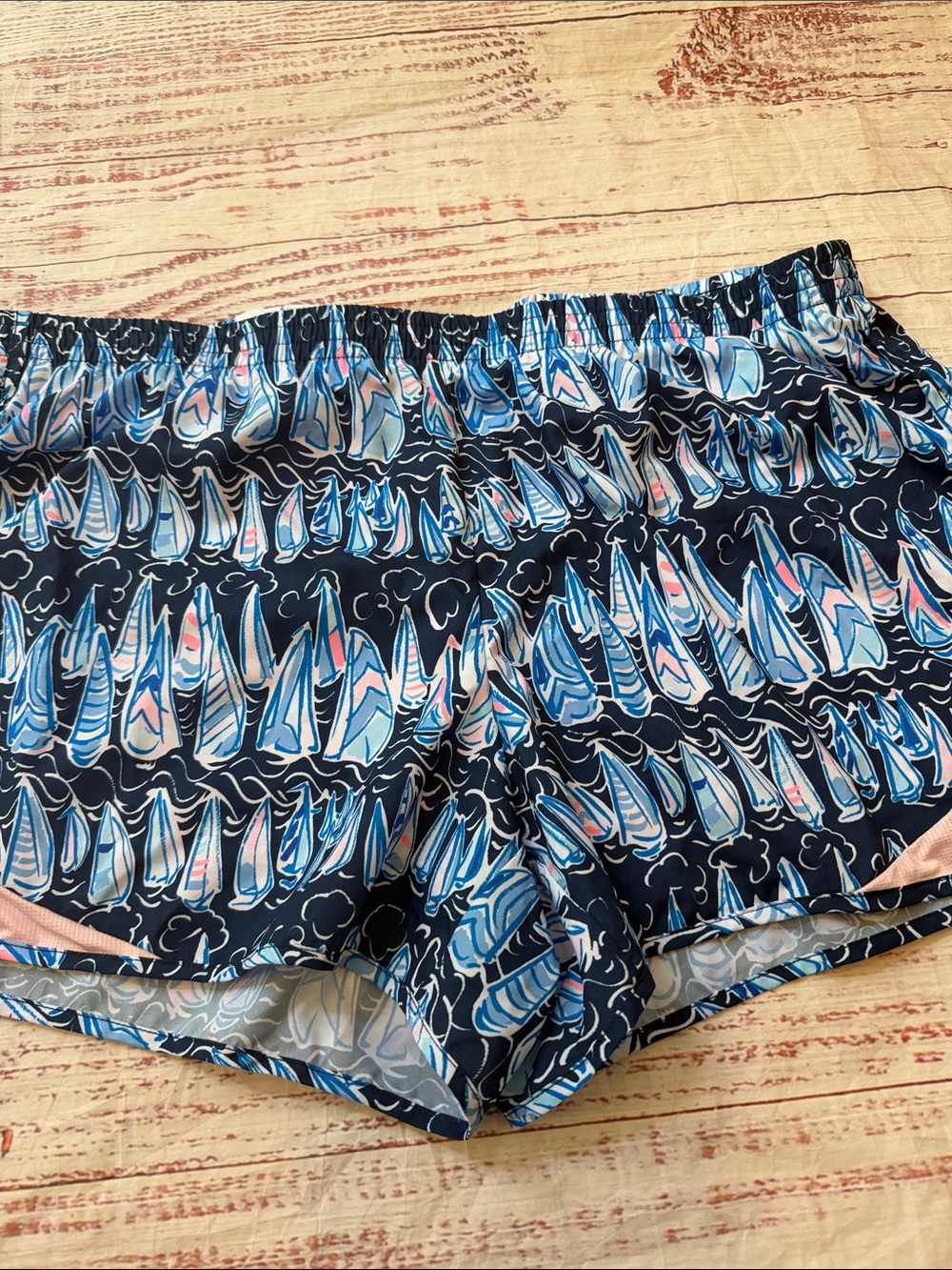 Lilly Pulitzer luxletic  shorts size XL EUC